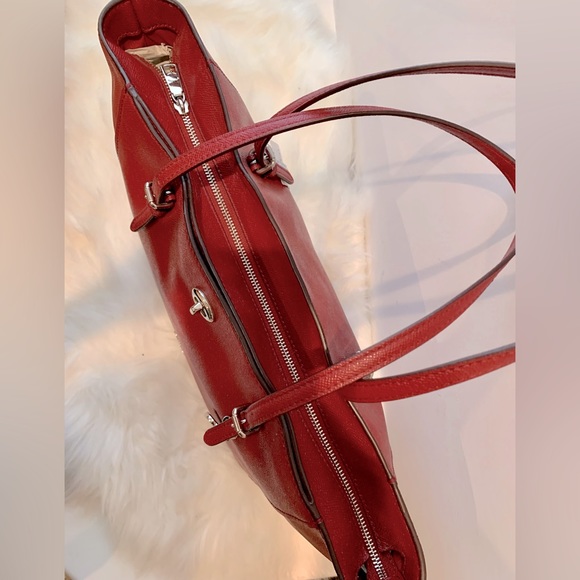 🌹🌹COACH NWT TURNLOCK TOTE SHOULDER RED CROSS GRAIN LEATHER ADJ STRAP 17x11x5 - Picture 4 of 5